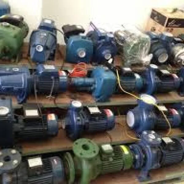 Cửa Hàng Bán Một Máy Bơm